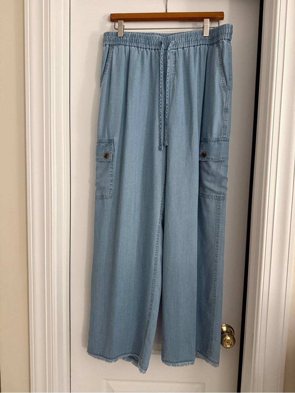 Tommy Bahamas BRAND NEW Light Indigo Chambray Cargo Pants
